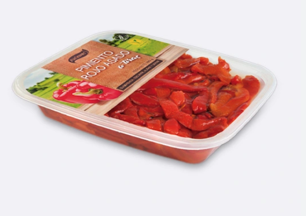 pimientos asados en conserva con huevos a la plancha precocinados y 1 vasito de arroz blanco.